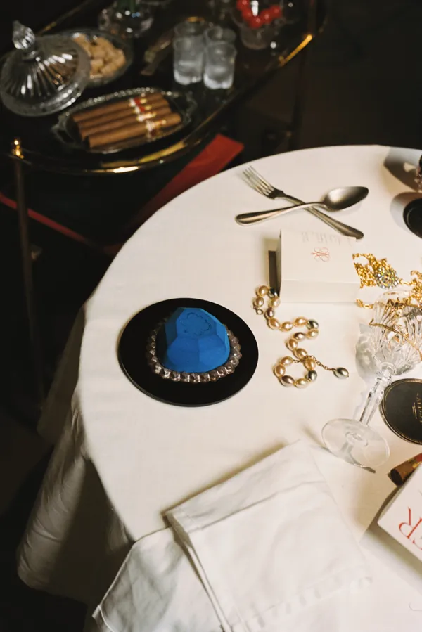 mesa con joyas en Alegal
